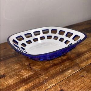 Guzzini Bread Basket Blue White pierced melamine Made In Italy 9.5 in square